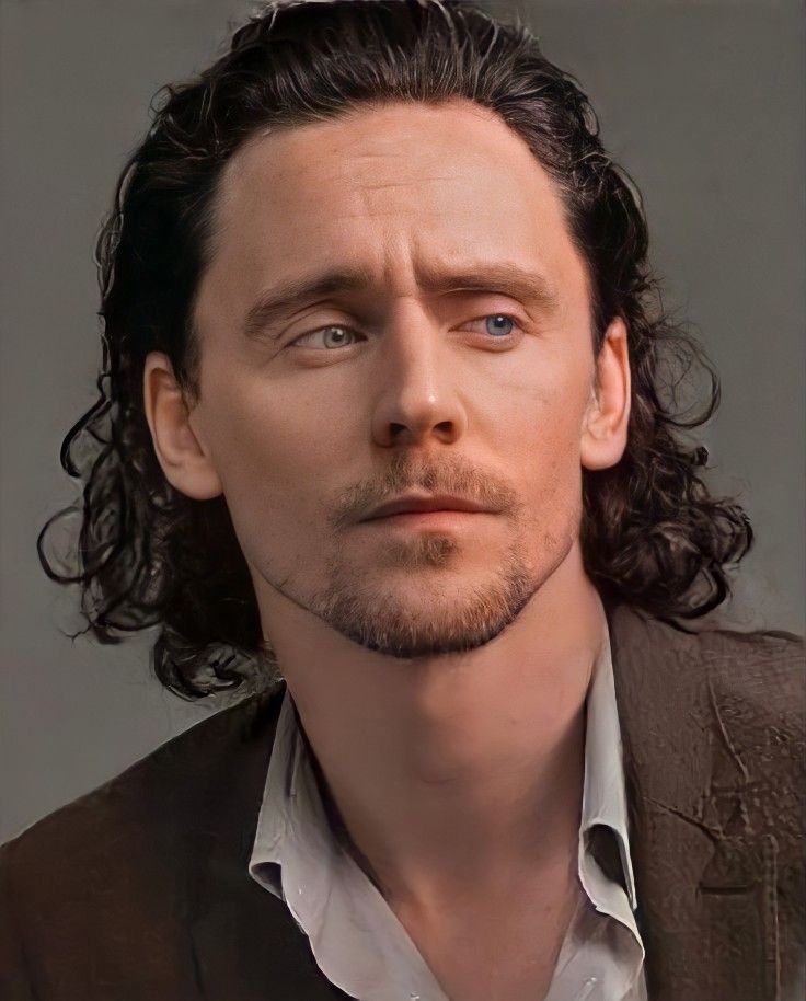 interpretado por tom hiddleston